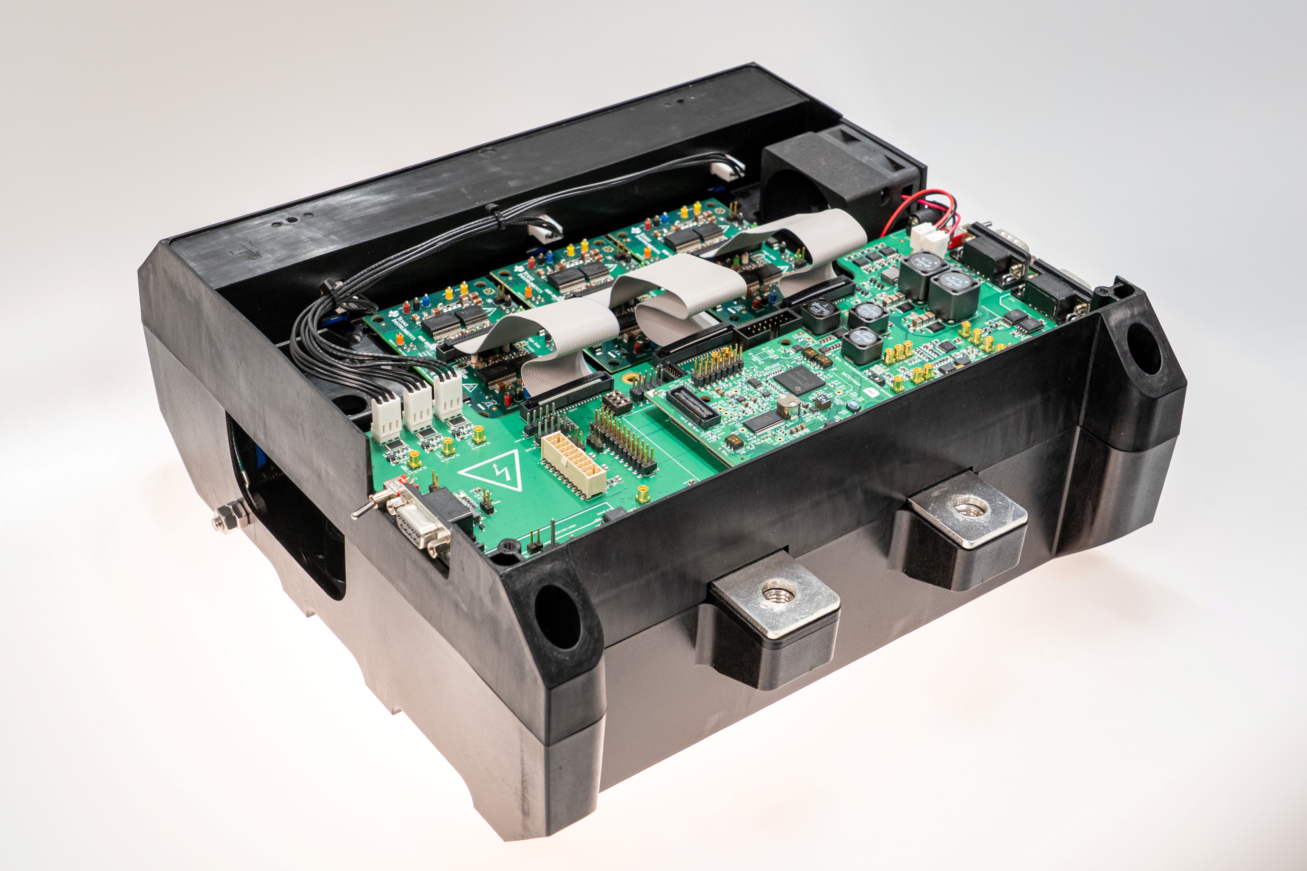 AM2634-Q1, C2000, UCC14240-Q1, UCC5870-Q1 TIDM-02014 牽引逆變器參考設(shè)計(jì)