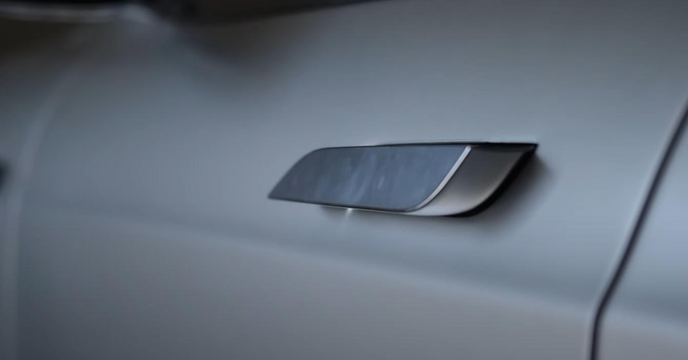  可展開(kāi)式車(chē)門(mén)把手處于伸出位置