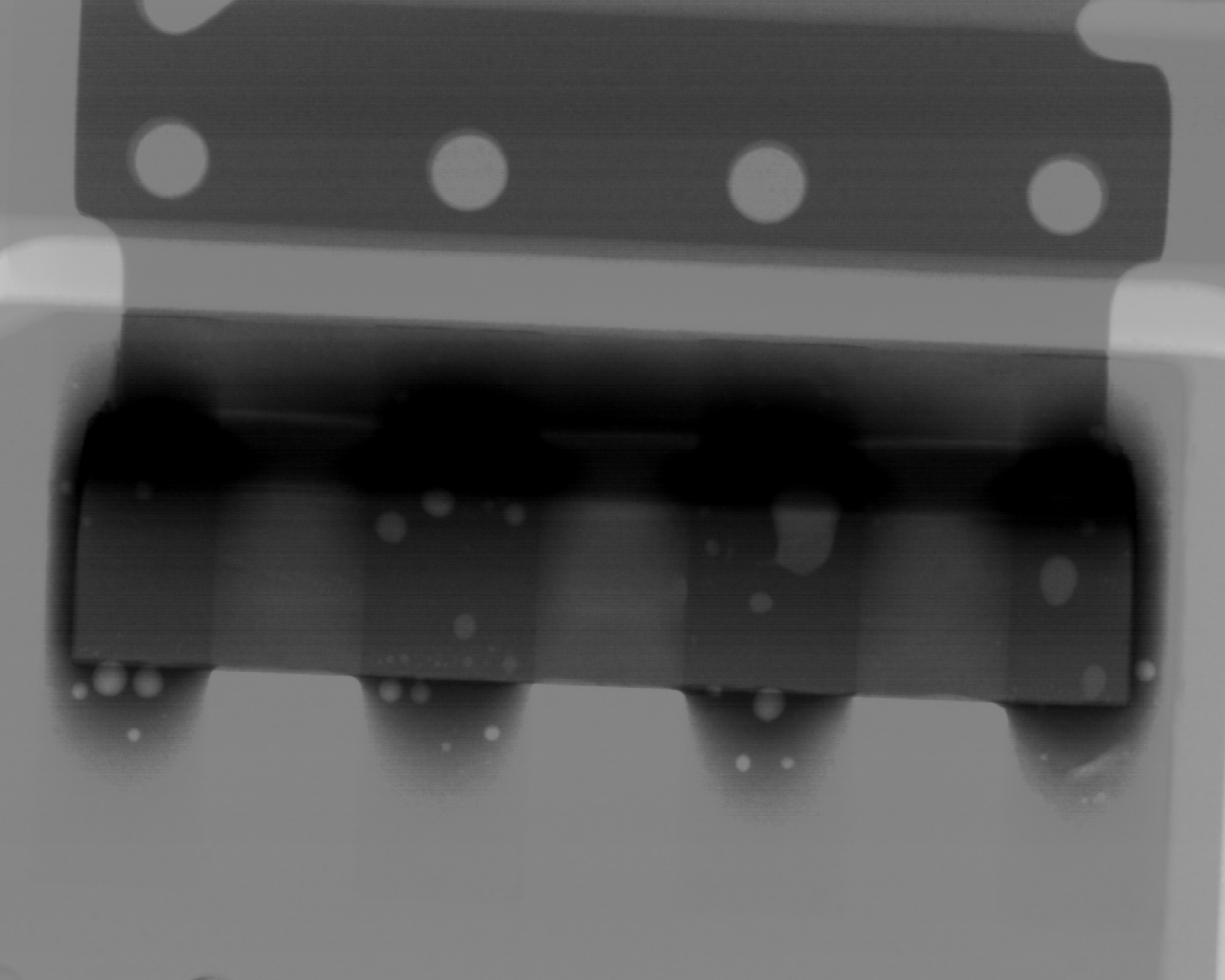  500 個(gè)溫度循環(huán) X 射線(xiàn)，左側(cè)引線(xiàn)