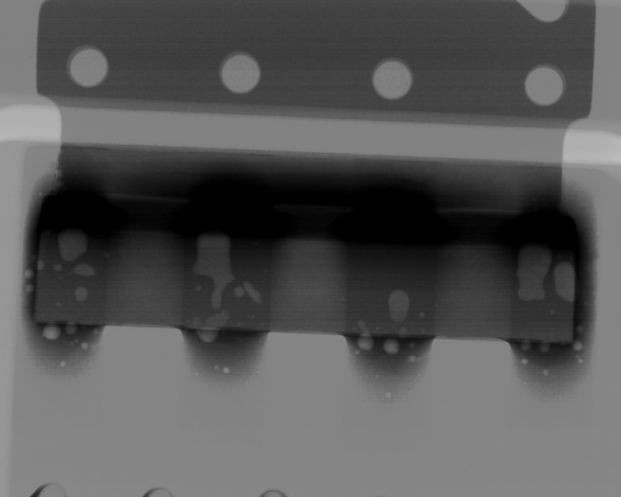  500 個(gè)溫度循環(huán) X 射線(xiàn)，右側(cè)引線(xiàn)