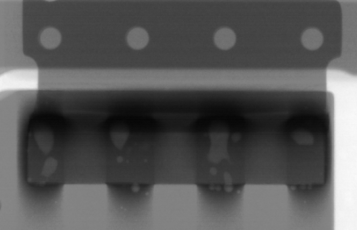  初始時(shí)刻 X 射線(xiàn)，左側(cè)輸入引線(xiàn)